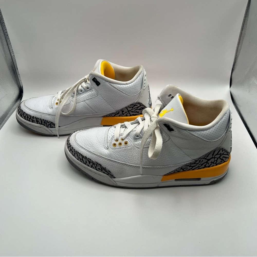 Air Jordan 3 Sneaker - Picture 7 of 9